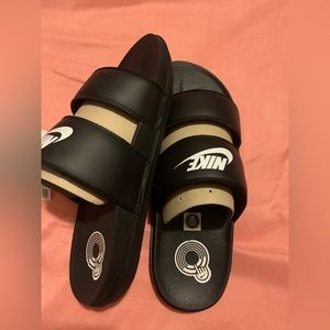 Women’s Nike slides Brand New!!!